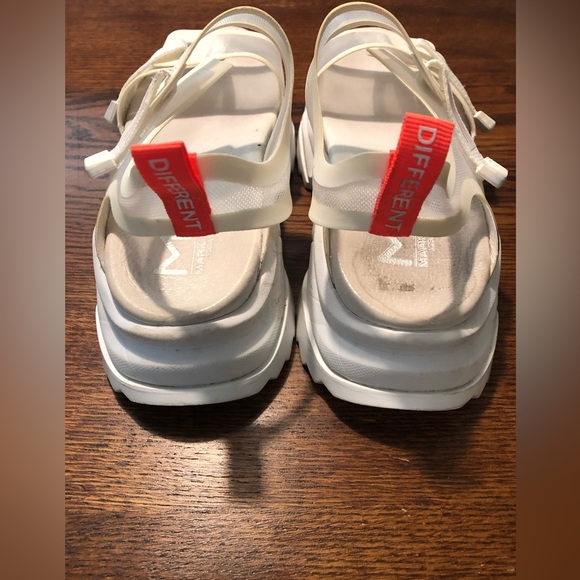 Chunky White Strap Sandals size 9 - Picture 3 of 7